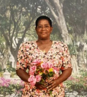 Lucita-Carnetta-Holder